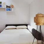 Modern & Minimalist Flat -4people- Fully Equipped Como