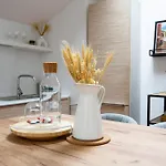Modern & Minimalist Flat -4people- Fully Equipped * Como