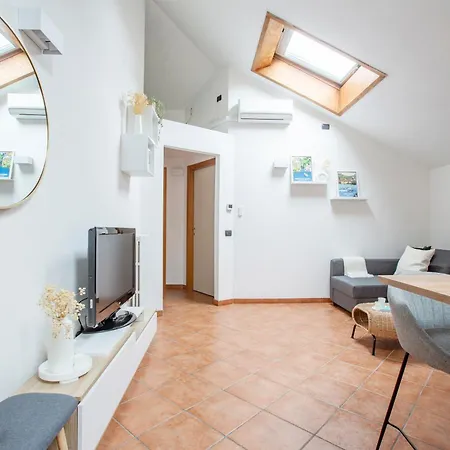 Modern & Minimalist Flat -4people- Fully Equipped Daire Como