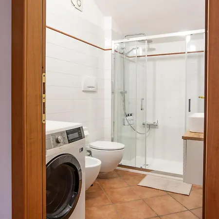 Apartman Modern & Minimalist Flat -4people- Fully Equipped Como