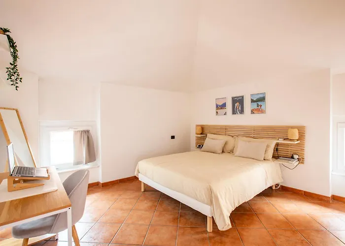 Modern & Minimalist Flat -4people- Fully Equipped Como