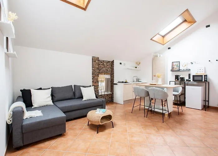 Modern & Minimalist Flat -4people- Fully Equipped 科莫