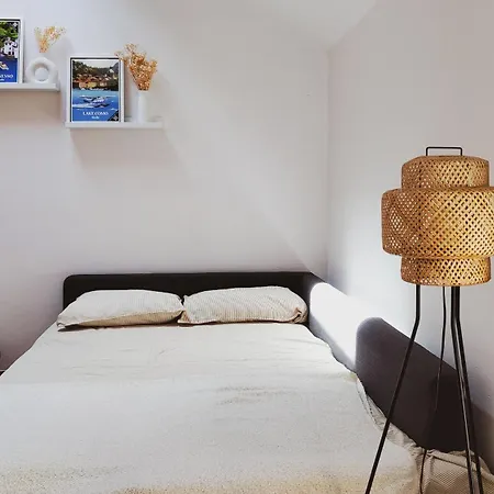 Modern & Minimalist Flat -4people- Fully Equipped 코모