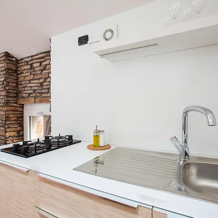 아파트 Modern & Minimalist Flat -4people- Fully Equipped 코모