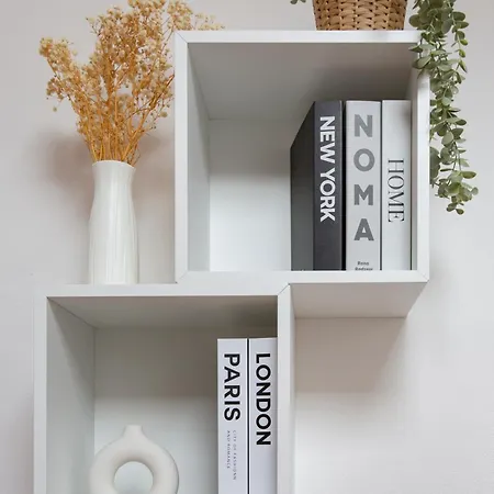 Modern & Minimalist Flat -4people- Fully Equipped 코모